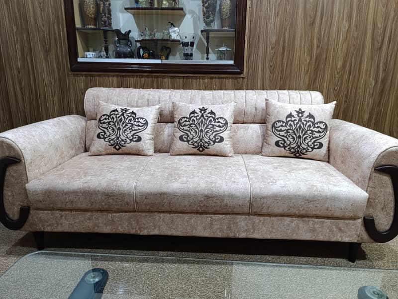 5 seater sofa Completely New 4