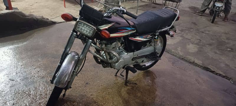 Honda 125 Black 2014 Genuine Condition 2