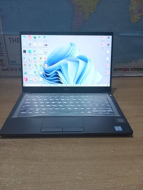 Laptop Dell i5 8th gen 16 GB Ram 256 SSD Touch & Type 0