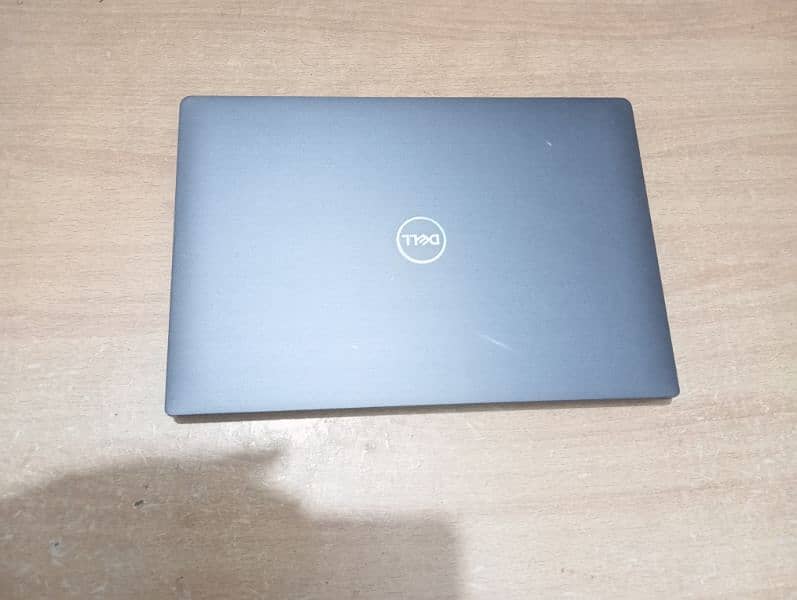 Laptop Dell i5 8th gen 16 GB Ram 256 SSD Touch & Type 4