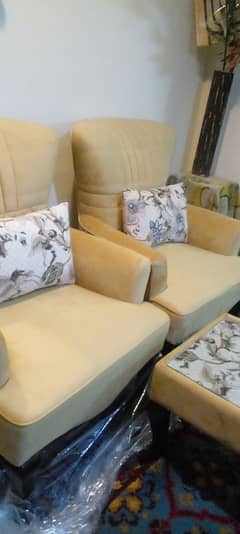 Very beautiful heavy big Room Chairs with Table03335138001