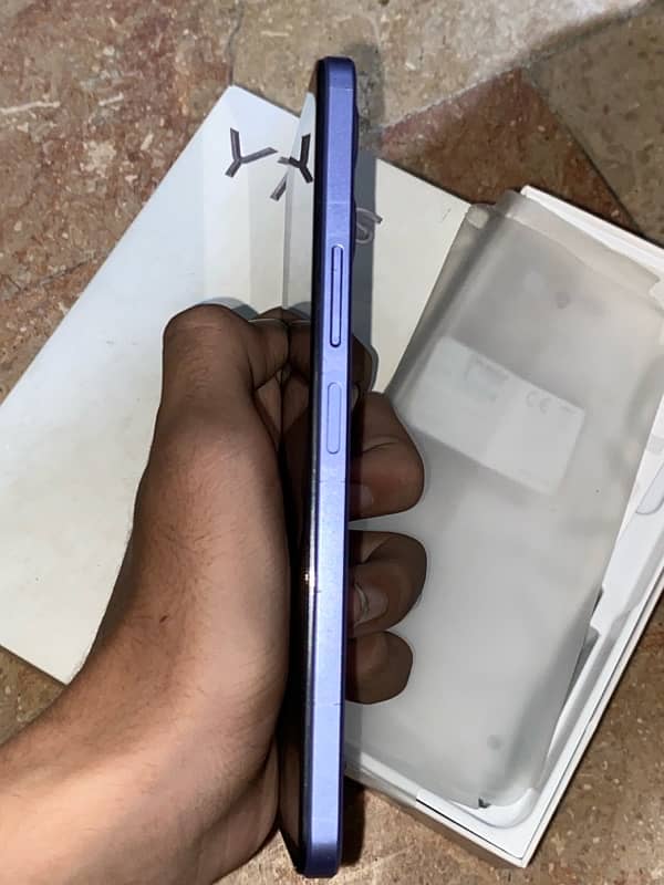 VIVO y17s 10/9 condition 6+6/128 1