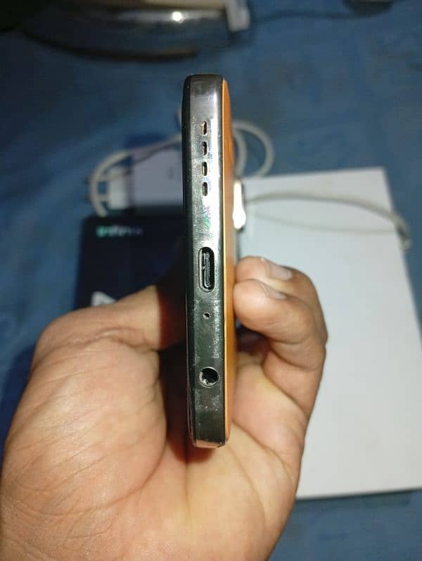 infinix zero x pro with charger and box. 8GB RAM 128 GB storage 4