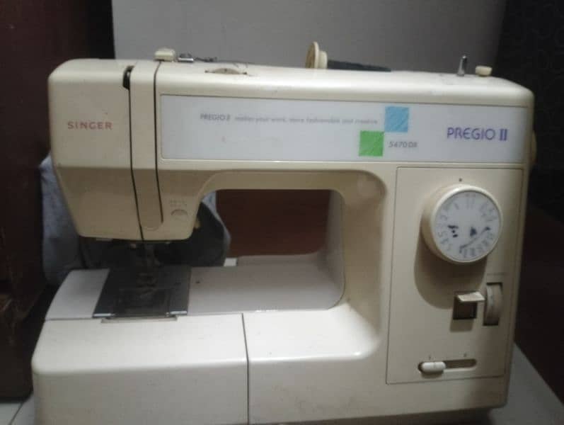 Like new Sewing Machine 1