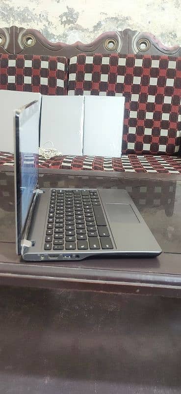 Acer C740 slimmest model 6