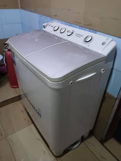 KENWOOD SEMI AUTOMATIC WASHING MACHINE