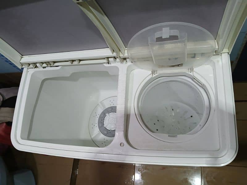 KENWOOD SEMI AUTOMATIC WASHING MACHINE 5