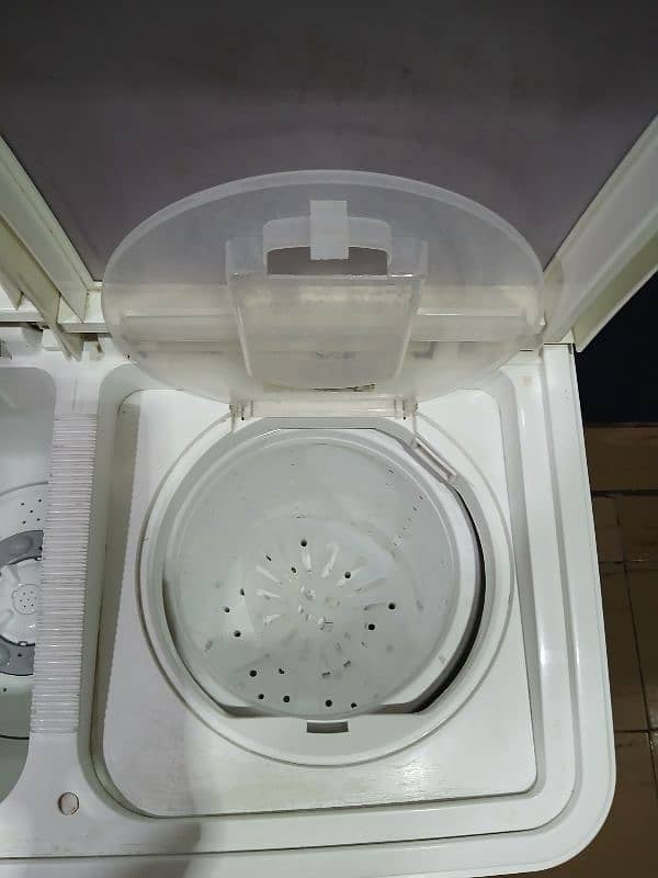 KENWOOD SEMI AUTOMATIC WASHING MACHINE 7