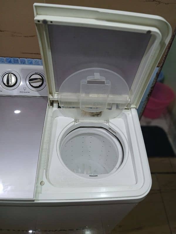 KENWOOD SEMI AUTOMATIC WASHING MACHINE 9