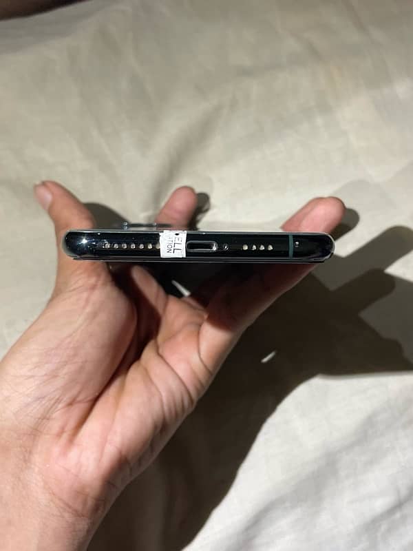 iPhone 11 Pro Max  ( URGENT SALE) 3