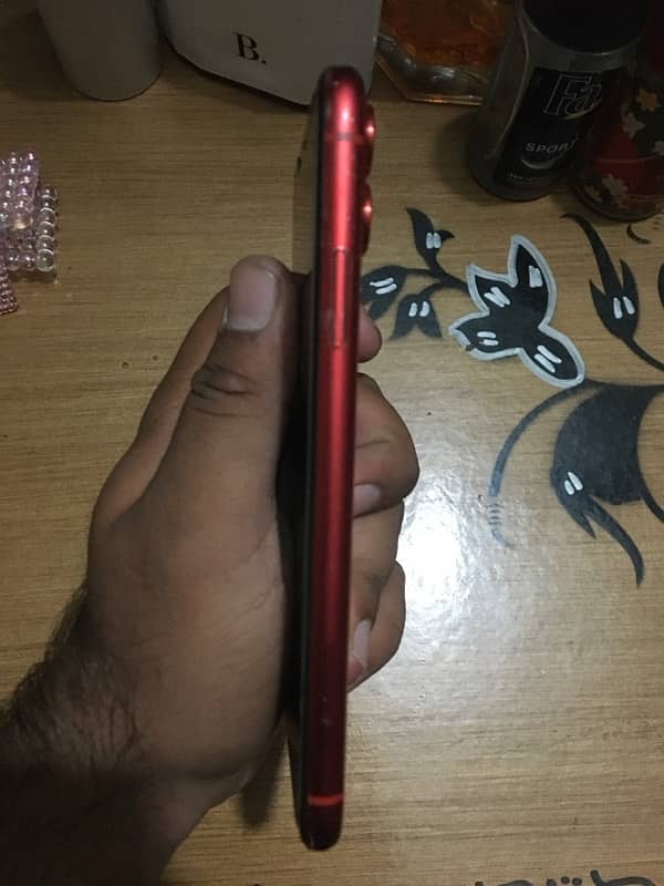 i phone 11 red colour 64 gb JV non pta 5