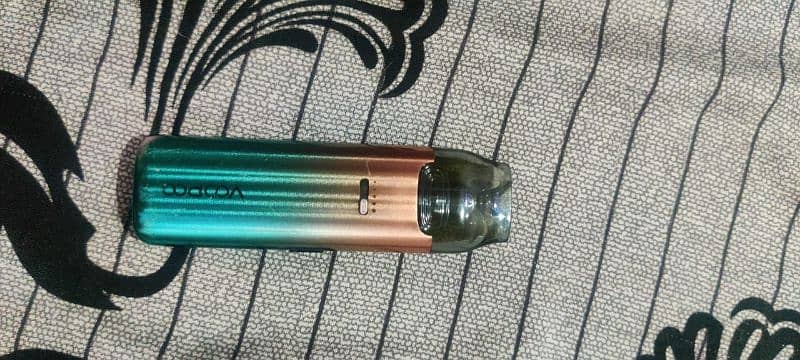 vmate pro pod with new coil and bottle of flavour 1