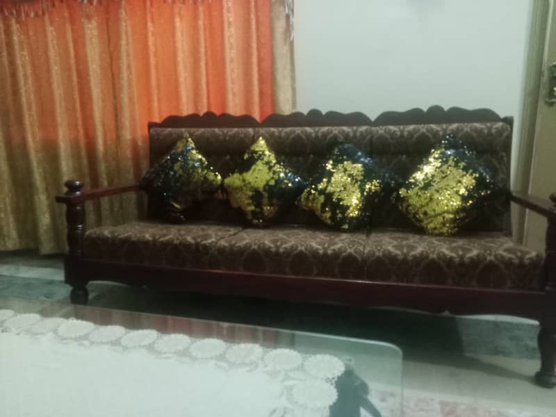 Sofa seats 1