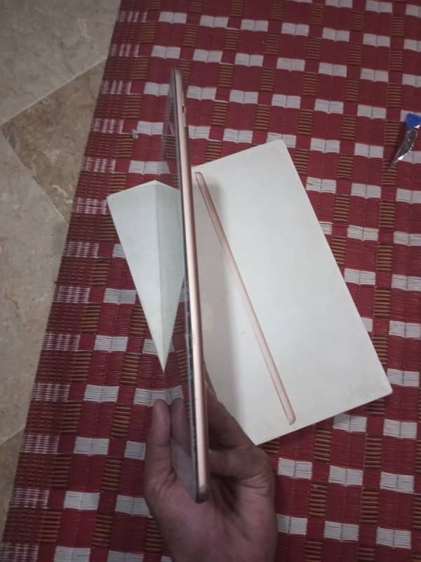 IPad 8 Generation with Box 4