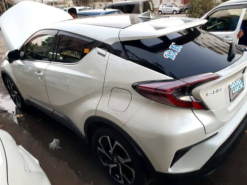 Toyota C-HR 2017 4