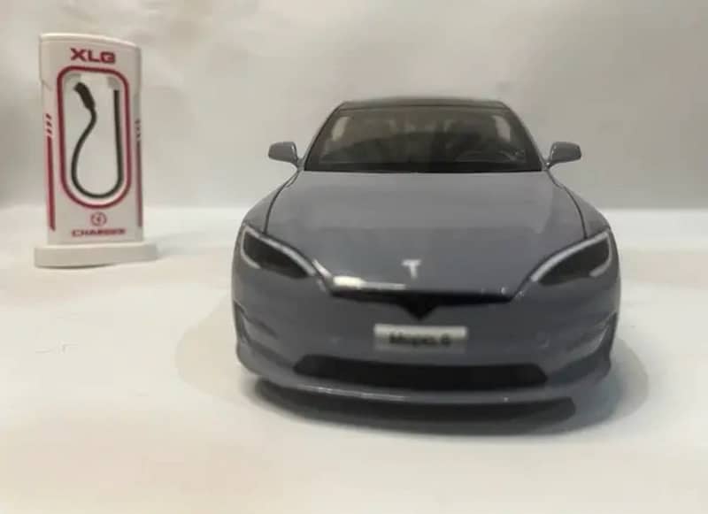 Diecast Tesla Model S /With Lights /Realistic Exterior And Interior 0