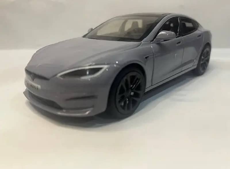 Diecast Tesla Model S /With Lights /Realistic Exterior And Interior 2