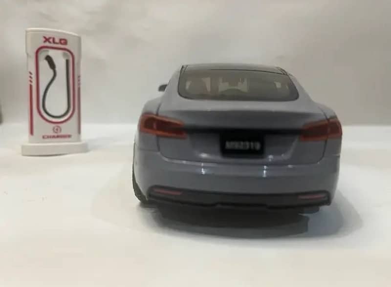 Diecast Tesla Model S /With Lights /Realistic Exterior And Interior 3