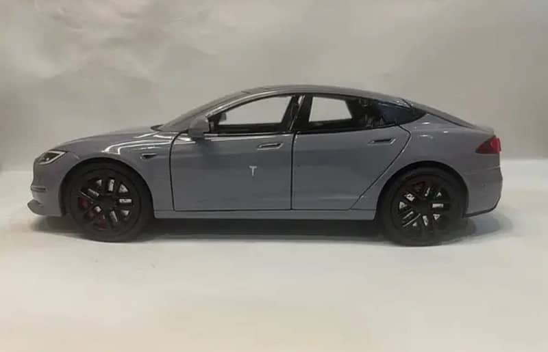 Diecast Tesla Model S /With Lights /Realistic Exterior And Interior 4