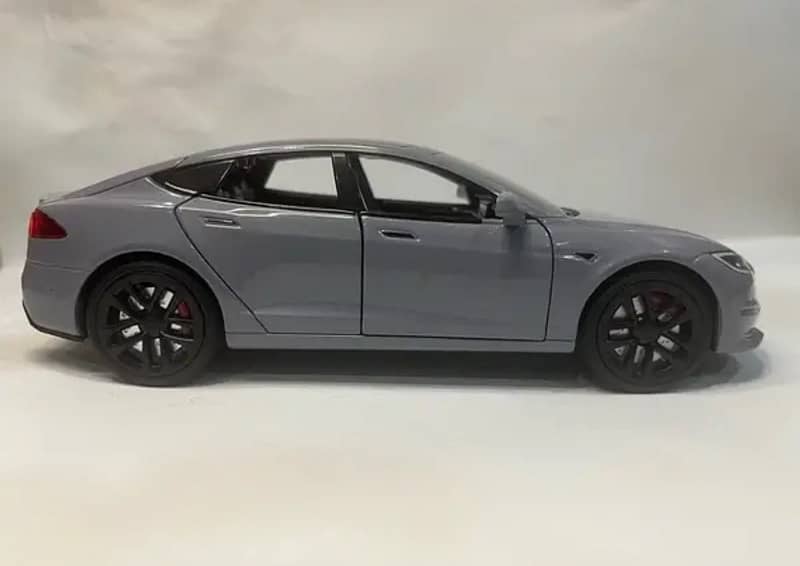 Diecast Tesla Model S /With Lights /Realistic Exterior And Interior 5