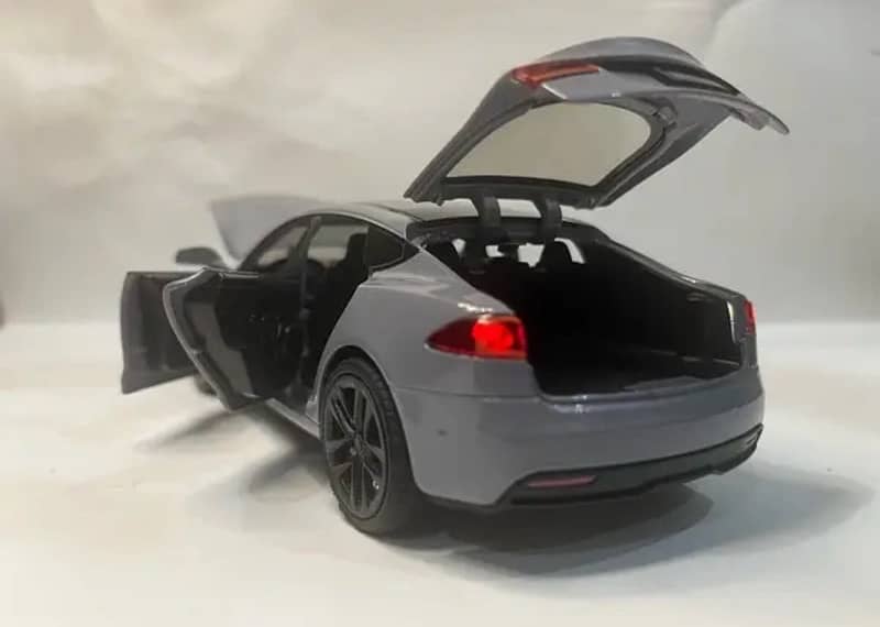 Diecast Tesla Model S /With Lights /Realistic Exterior And Interior 8