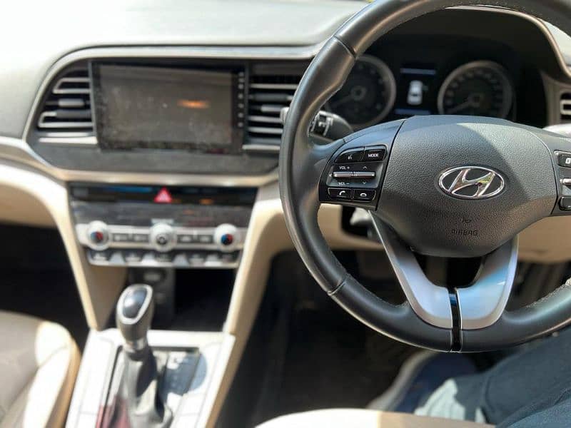 Hyundai Elantra 2022 3