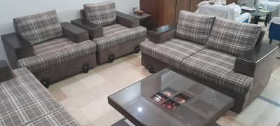 7 seater sofa 10/10 Condition & Center Table Set