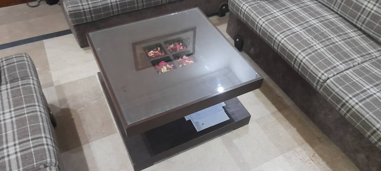 7 seater sofa 10/10 Condition & Center Table Set 6