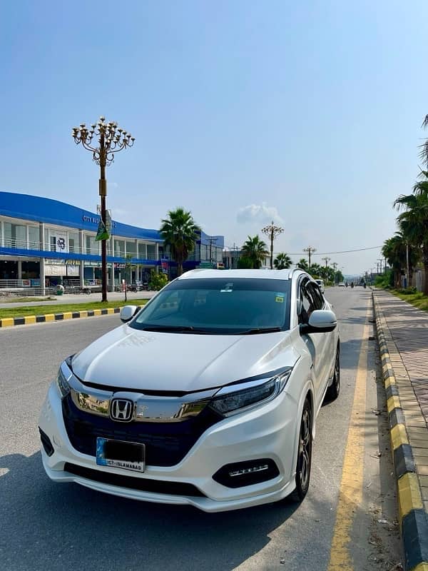 Honda Vezel 2014 pearl white 2019 Islamabad reg 2