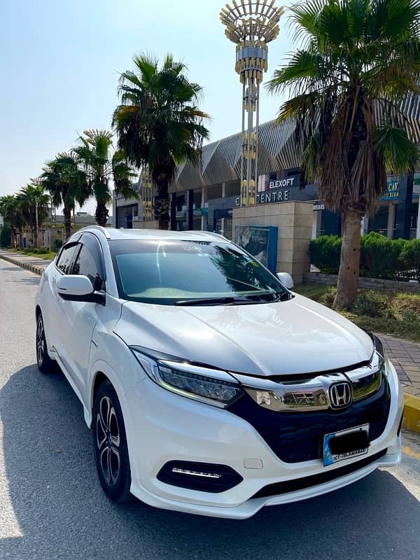 Honda Vezel 2014 pearl white 2019 Islamabad reg 4