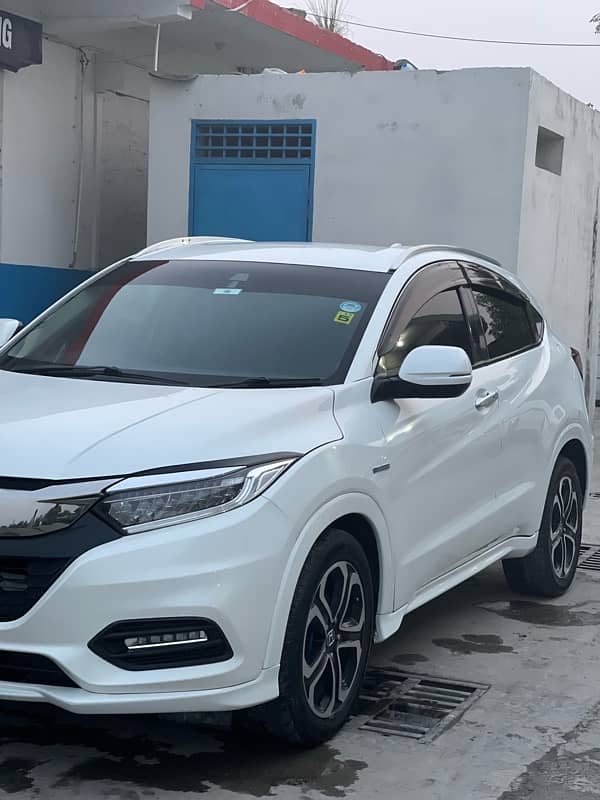 Honda Vezel 2014 pearl white 2019 Islamabad reg 6