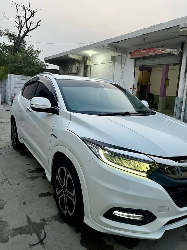 Honda Vezel 2014 pearl white 2019 Islamabad reg 8