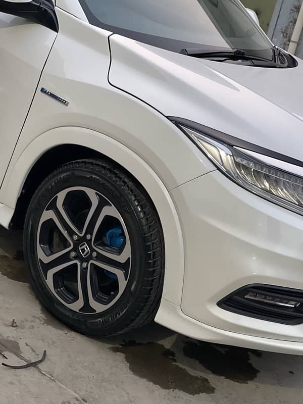 Honda Vezel 2014 pearl white 2019 Islamabad reg 13