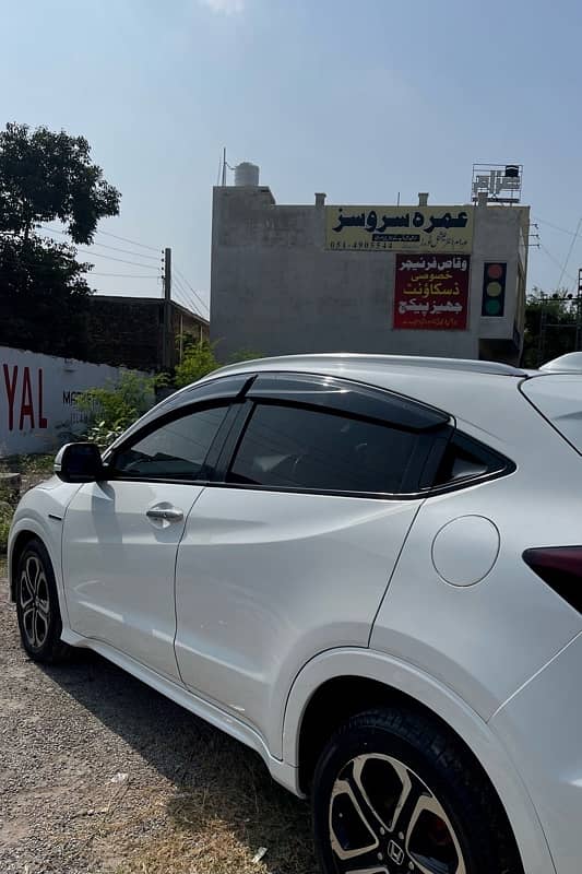 Honda Vezel 2014 pearl white 2019 Islamabad reg 14