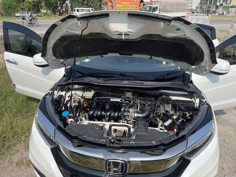 Honda Vezel 2014 pearl white 2019 Islamabad reg 15