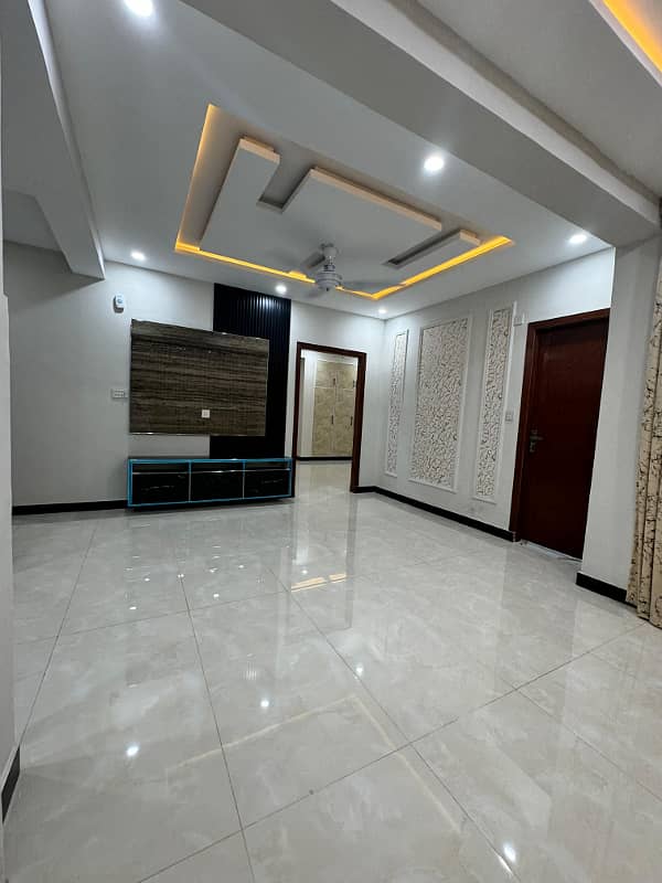 G/11 PHA 1st floor 865sq 2bed apartment available for sale real piks 7