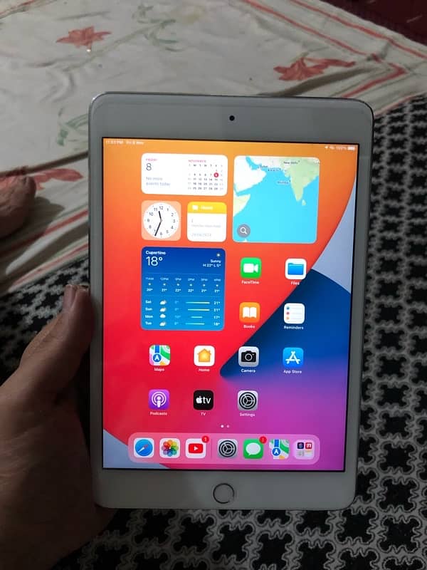 iPad mini 4  64GB best condition best for games 2