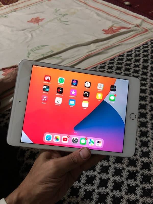 iPad mini 4  64GB best condition best for games 3