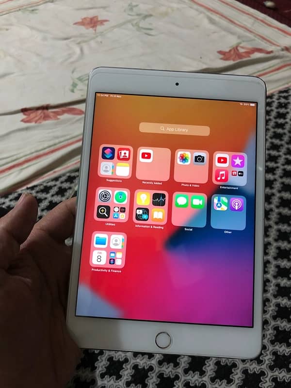 iPad mini 4  64GB best condition best for games 7