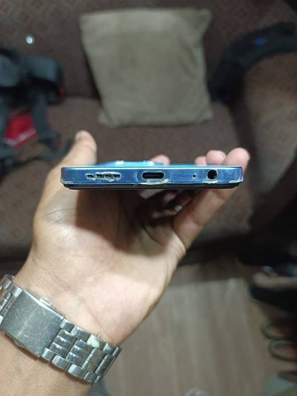 Infinix hot 40i 8+8 128. All ok 11