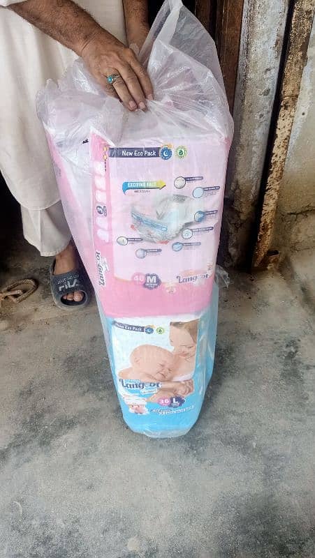 assalamualaikum diapers bags hen 44 aur 50 aur 40 ki range me 1