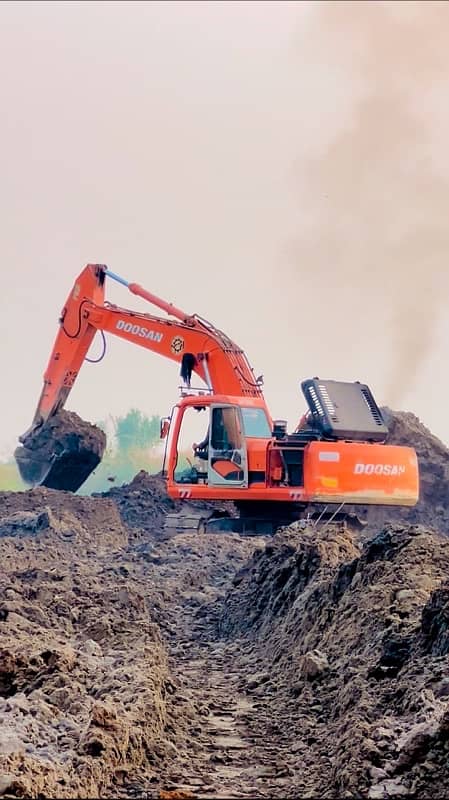 Exivator For sale Dx 225 Doosan 2