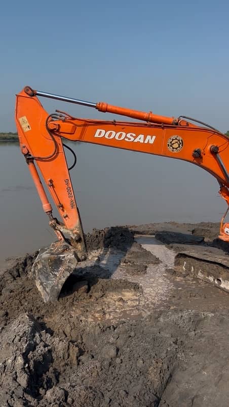 Exivator For sale Dx 225 Doosan 4