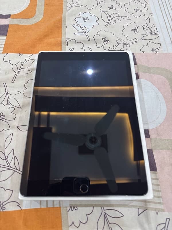 Ipad 7th Generation 32gb 10.2’ For urgent sale with box 0