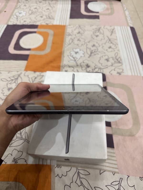 Ipad 7th Generation 32gb 10.2’ For urgent sale with box 5