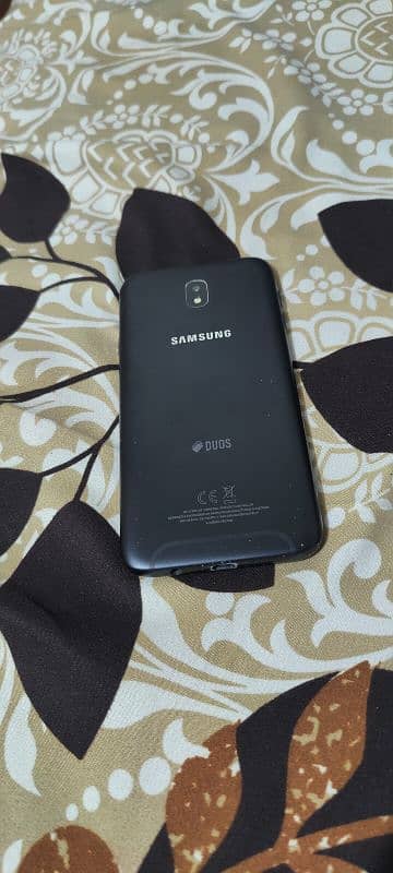 Samsung J7 pro 3