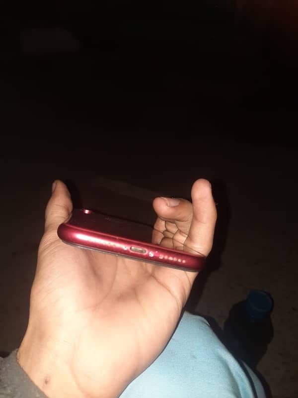 IPhone XR red colour condition 10/9 4