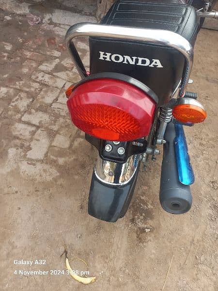 Honda 125 urgent Sale 2022 model lush condition 5