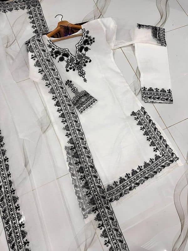 Women's Stitched Embroidered Organza Suit In White 3 Pieces Set 3