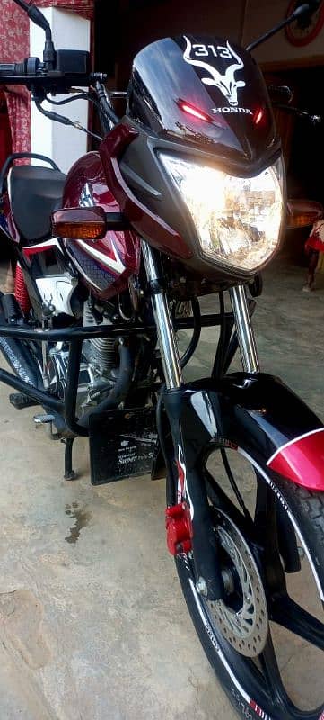 Honda CB125 F showroom condition 10/10 6